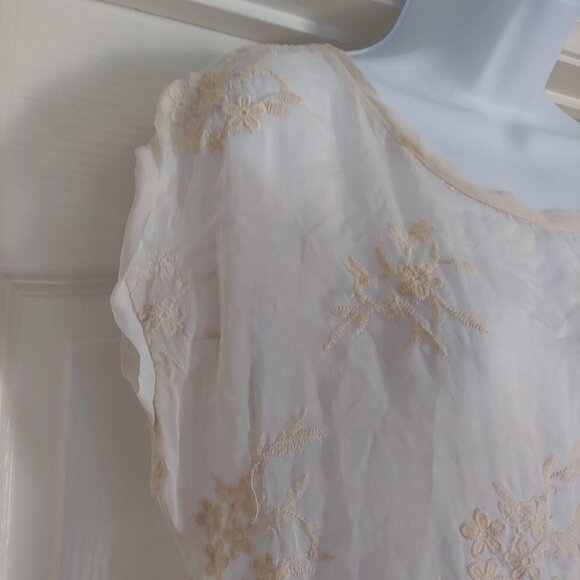 Sarah Tempest Sheer Silk Embroidered Floral Design Delicate Short Sleeve Top - Picture 5 of 11